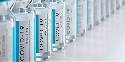 தடுப்பூசிகளின் விலை அதிரடி குறைப்பு - தனியார் மருத்துவமனைகளும் ’பூஸ்டர்’ செலுத்த அனுமதி