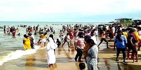 நாகப்பட்டினம்: குருத்தோலை ஞாயிறு - வேளாங்கண்ணியில் குவியும் பக்தர்கள்