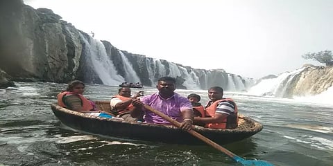 எளியோரின் வலிமை கதைகள் 25: ’கொஞ்சம் கொஞ்சமா பரிசல் ஓட்டற ஆளுங்க குறைஞ்சிக்கிட்டே வராங்க’