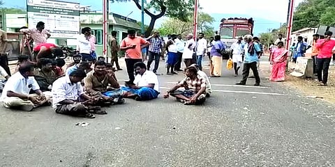 உயர் நீதிமன்ற உத்தரவுபடி அனுமதிக்கப்படும் வாகனங்கள்... விலக்கு கோரி ஓட்டுநர்கள் போராட்டம்