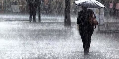 இலங்கையில் பரவலாக கனமழை - இயல்பு வாழ்க்கை பாதிப்பு