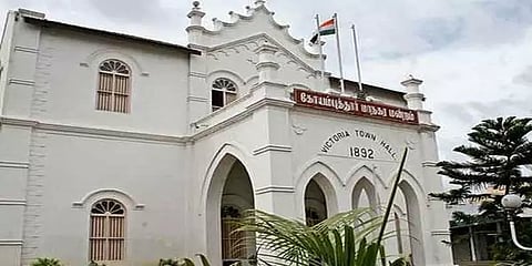 வாக்குவாதம்.. தள்ளுமுள்ளு.. அதிமுகவினர் வெளிநடப்பு- கோவை மாமன்றக் கூட்டத்தில் பரபரப்பு