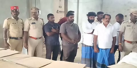 புதுச்சேரியில் போலி மதுபான ஆலை - ஆயிரக்கணக்கான மதுபாட்டில்கள், 2000லி சாராயம் பறிமுதல்