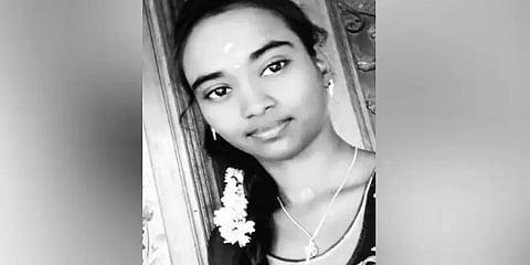 திருவாரூர்: டூவிலர் மீது டிராக்டர் மோதியதில் கல்லூரி மாணவி பரிதாப உயிரிழப்பு