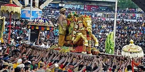 கள்ளழகர் வைகையாற்றில் இறங்கும் விழா - உள்ளூர் விடுமுறை அறிவிப்பு