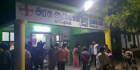 வேலூர்: பிரசவத்திற்கு பிறகு தாயும் சேயும் உயிரிழப்பு-மருத்துவமனையை முற்றுகையிட்ட மக்கள்