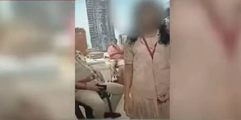 கன்னியாகுமரி: போலீஸ் முன் மாணவி தெரிவித்த மதமாற்ற புகார் - பள்ளி ஆசிரியை பணியிடை நீக்கம்