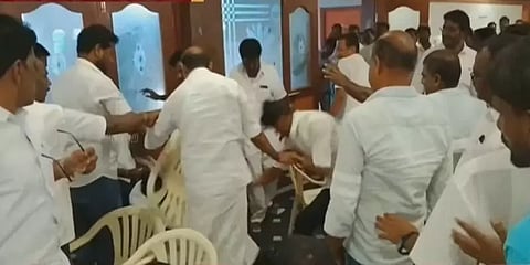 திருவள்ளூர் அதிமுக உட்கட்சி தேர்தலில் கடும் மோதல்