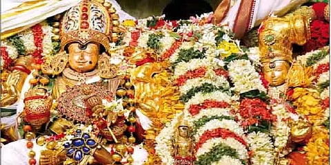 மதுரை சித்திரைத் திருவிழா: விமரிசையாக நடந்த மீனாட்சி சுந்தரேஸ்வரர் திருக்கல்யாண வைபவம்