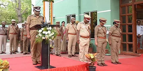 பணியின்போது உயிரிழந்த தீயணைப்புத் துறையினருக்கு டிஜிபி சைலேந்திரபாபு வீர வணக்கம்