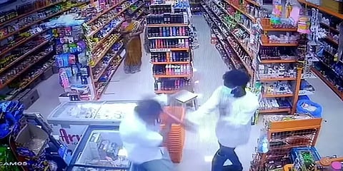 குண்டரை ஏவி சூப்பர் மார்க்கெட் உரிமையாளரை தாக்கியதாக பாஜக நிர்வாகி மீது புகார்