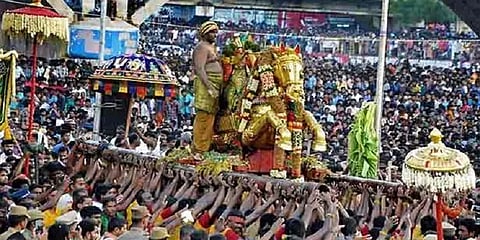 மதுரை சித்திரை திருவிழா: வைகை ஆற்றில் கூட்ட நெரிசலில் சிக்கி இருவர் பலி