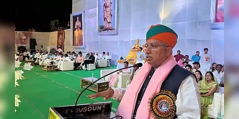 இரும்புக் கம்பம் சரிந்து விழுந்த விபத்தில் நூலிழையில் உயிர் தப்பிய மத்திய அமைச்சர்