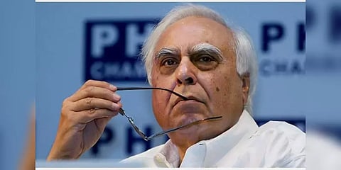 கல்வி மற்றும் சுகாதாரத்தை மாநிலப் பட்டியலுக்கு கொண்டுவர வேண்டும் - கபில் சிபல்