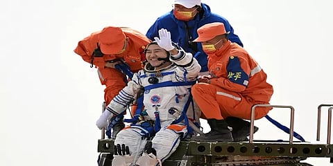 விண்வெளியில் இருந்து பத்திரமாக பூமி திரும்பிய 3 வீரர்கள்