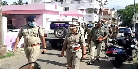 'காதல் திருமணத்துக்கு பணம் இல்லை' மூதாட்டியை கொன்ற சிறுமி - திடுக்கிடும் தகவல்கள்