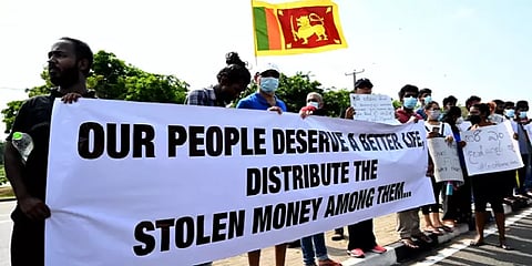 இலங்கையில் ஒரு 'மெரினா புரட்சி'- தன்னெழுச்சி போராட்டத்தில் மக்கள்