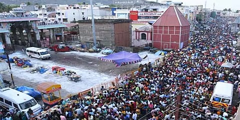 திருவண்ணாமலை: கிரிவலம் முடிந்து சொந்த ஊர் திரும்ப முடியாமல் தவிப்பு