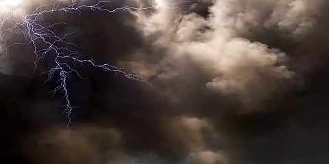 அசாமின் பல பகுதிகளில் வீசிய கடுமையான புயல் : 14 பேர் பலி - 12,000 வீடுகள் சேதம்