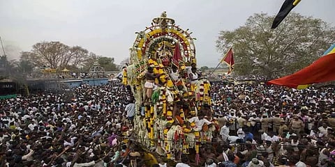 களைகட்டிய கூவாகம் கூத்தாண்டவர் கோவில் திருவிழா - திருநங்கைகள் உற்சாகத்துடன் பங்கேற்பு