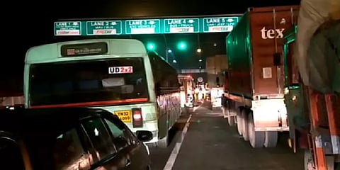 தொடர் விடுமுறை முடிந்தது - சென்னை திரும்பிய மக்களுக்கு சுங்கச்சாவடிகளில் நெரிசல்