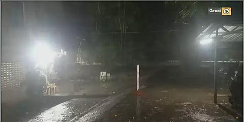 தமிழகம் முழுக்க நள்ளிரவில் இடி மின்னலுடன் கொட்டித்தீர்த்த கோடை மழை