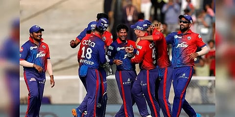 டெல்லி அணி வீரருக்கு கொரோனா உறுதி! - தனிமைபடுத்தப்பட்ட முழு அணி!