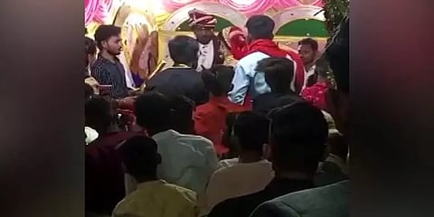 மாலை சூட்டிய மணமகன்... பளாரென அறைந்த மணமகள் - உ.பி.யில் ஒரு கலாட்டா கல்யாணம்!