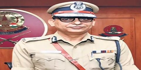 பேருந்து படிக்கட்டில் பயணம் செய்யும் மாணவர்கள் மீது நடவடிக்கை - சென்னை காவல் ஆணையர் உறுதி