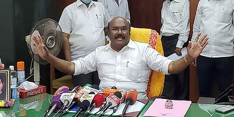'திராவிடத்தை எருமைமாட்டுடன் ஒப்பிடுவதா?' -சீமானுக்கு ஜெயக்குமார் கண்டனம்