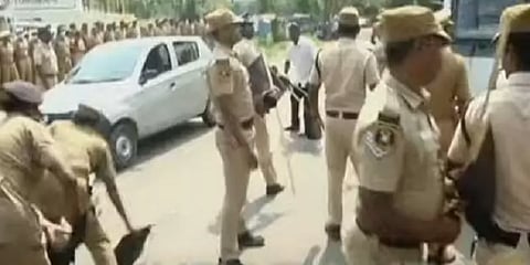 தருமபுரம் ஆதீனம் வந்த ஆளுநருக்கு கருப்புக்கொடி காட்டி எதிர்ப்பு - மயிலாடுதுறையில் பரபரப்பு