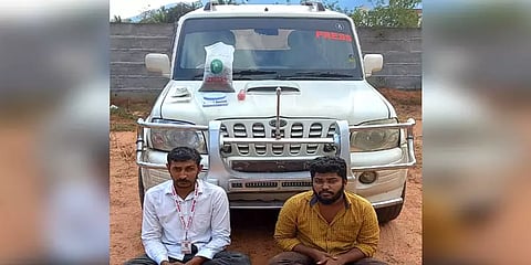 கோவை: பிரஸ் ஸ்டிக்கர் ஒட்டிய வாகனத்தில் கடத்தி வரப்பட்ட கஞ்சா - இருவர் கைது