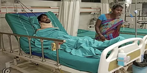 ஆந்திரா: மணமகனின் கண்களை துணியால் கட்டி மணமகள் நடத்திய கொடூரம்