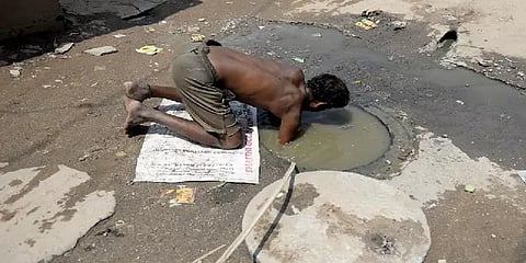 50 அடி ஆழ சாக்கடைக் குழியில் இறங்கிய 4 தொழிலாளர்கள் உயிரிழப்பு - தொடரும் அவலம்