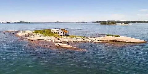 பாலைவனத் தீவில் விற்பனைக்கு வந்துள்ள ’உலகிலேயே தனிமையான வீடு’