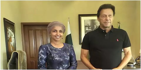 அந்நிய சதி என்னஆச்சு?: அமெரிக்க எம்பியை சந்தித்த இம்ரான் கானை வறுத்தெடுக்கும் நெட்டிசன்கள்