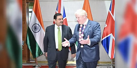 குஜராத் சென்ற இங்கிலாந்து பிரதமர் போரிஸ் ஜான்சனுக்கு விருந்தளித்த கவுதம் அதானி!