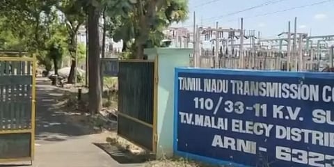 தொடரும் மின்வெட்டு.. மின் அலுவலகம் மீது மர்மநபர்கள் கல்வீச்சு; பாதுகாப்பு கோரும் ஊழியர்கள்