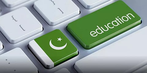 உயர் கல்விக்காக பாகிஸ்தானுக்கு செல்ல வேண்டாம்; அந்த பட்டங்கள் இந்தியாவில் செல்லாது: யுஜிசி