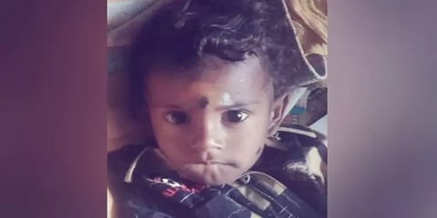 திருச்சி: செங்கல் ஏற்றிவந்த லாரியில் சிக்கி தந்தை கண்முன்னே 3 வயது சிறுவன் பலி