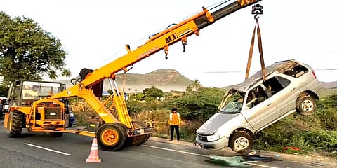 பெரம்பலூர்: கட்டுப்பாட்டை இழந்து சாலையில் உருண்ட கார் - 2 பெண்கள் உட்பட 3 பேர் உயிரிழப்பு