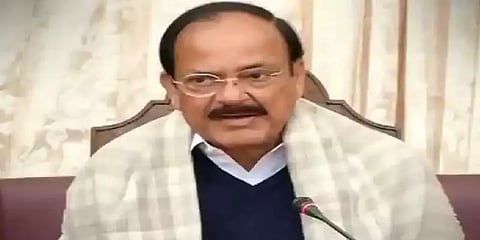 கட்சித் தாவல் தடை சட்டத்தில் நிறைய ஓட்டைகள் - வெங்கய்யா நாயுடு கவலை