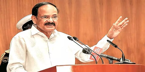 சிறப்பாக செயல்படுகிறார்: தமிழக முதல்வர் ஸ்டாலினுக்கு வெங்கய்ய நாயுடு புகழாரம்