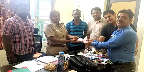 பணத்தை தொலைத்த வடமாநில பட்டாசு வியாபாரி: 1 மணி நேரத்தில் மீட்ட போலீசார்