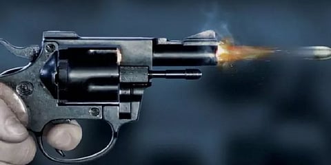 திருமண விழாவில் மாப்பிள்ளை நடத்திய துப்பாக்கிச்சூடு - உறவினர்கள் அலறியடித்து ஓட்டம்!