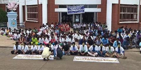 மாணவர்கள் சட்டத்திற்கு உட்பட்டு நடக்க வேண்டும் - ஆட்சியர் அறிவுறுத்தல்