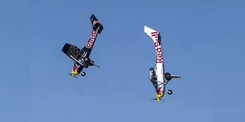 12 ஆயிரம் அடி உயரத்தில் விமானங்களை “SWAP” செய்ய முயற்சித்த விமானிகள்!