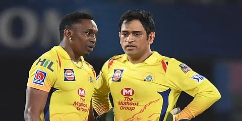 'பிராவோ நீங்க கீப்பிங் பண்ணுங்க, நான் பவுலிங் பண்றேன்' கலாய்த்து தள்ளிய தோனி!