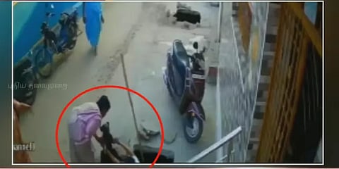 தந்தை கண்ணெதிரே கழிவுநீர் கால்வாயில் தவறிவிழுந்த 3 வயது சிறுமி... பதபதைக்கும் காட்சிகள்