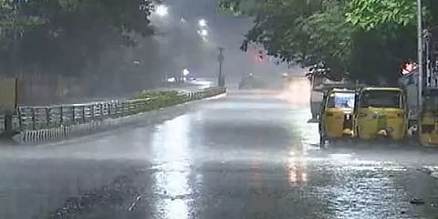 தமிழகத்தில் இன்று முதல் 5 நாட்களுக்கு மிதமான மழைக்கு வாய்ப்பு - வானிலை மையம் அறிவிப்பு